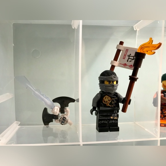 Lot LEGO Ninjago 70599 Minifigures Accessories Only No Building Set - Picture 5 of 8